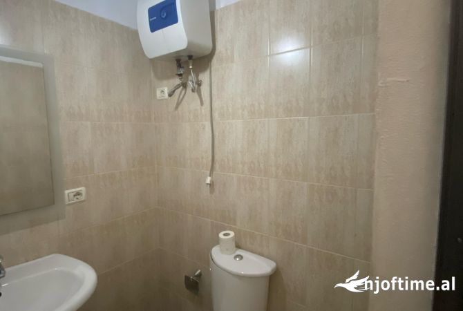 Ambient biznesi me qira tek 21 Dhjetori, mbrapa Bar Oslo