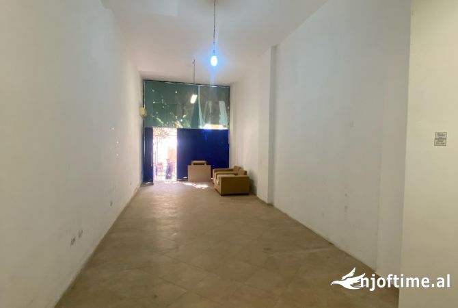 Ambient biznesi me qira tek 21 Dhjetori, mbrapa Bar Oslo