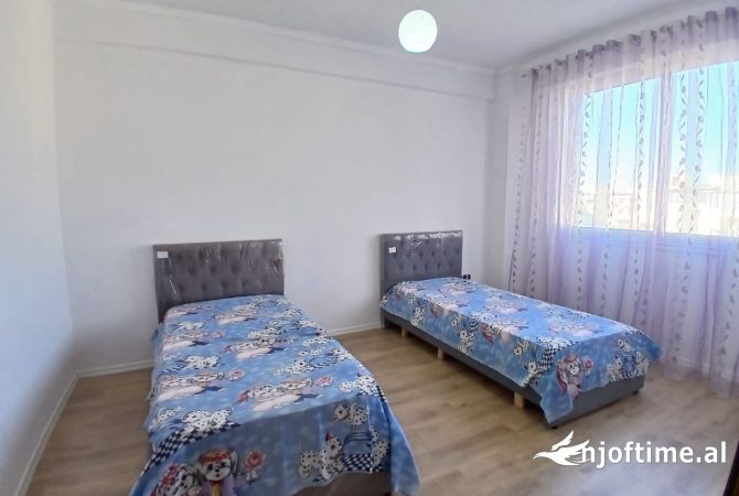 Shtepi ne shitje Apartament ne Tirane, 2+1, Mobilimi E mobiluar, Pagesa 125,000  Euro.