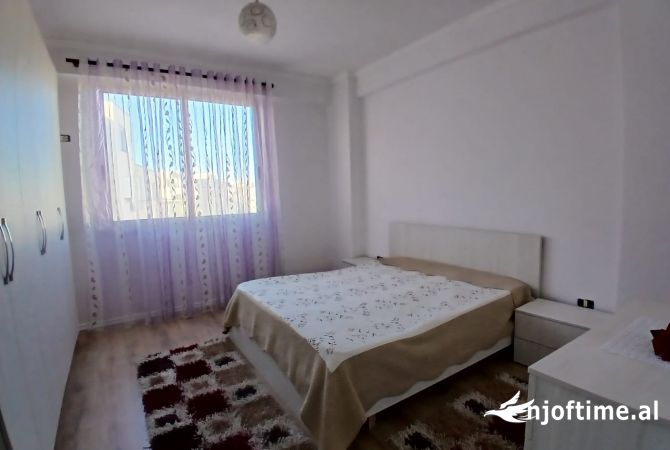 Shtepi ne shitje Apartament ne Tirane, 2+1, Mobilimi E mobiluar, Pagesa 125,000  Euro.