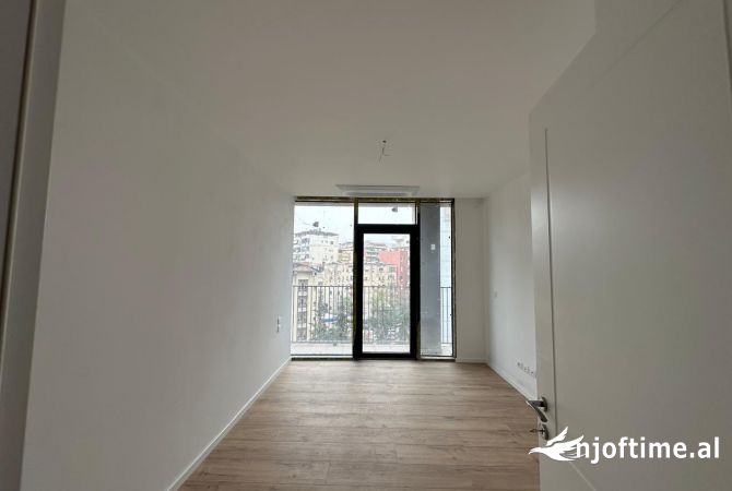 Ambient Zyre 3+1+2+2 Poste Parkimi me Qira, tek Lake View Residence