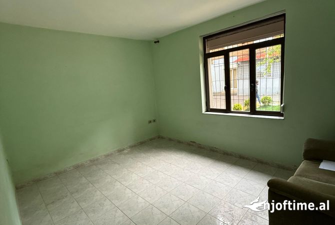 Apartament 1+1 ne Shitje, tek 21 Dhjetori tek Mozaiku i Tiranes 