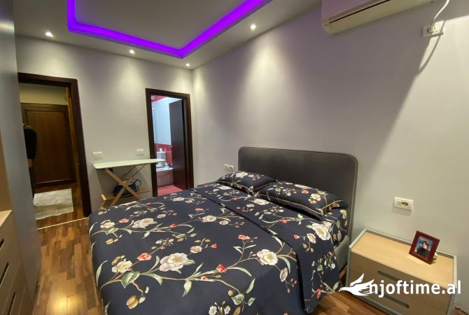 Shtepi ne shitje Apartament ne Tirane, 2+1, Mobilimi E mobiluar, Pagesa 160,000  Euro.