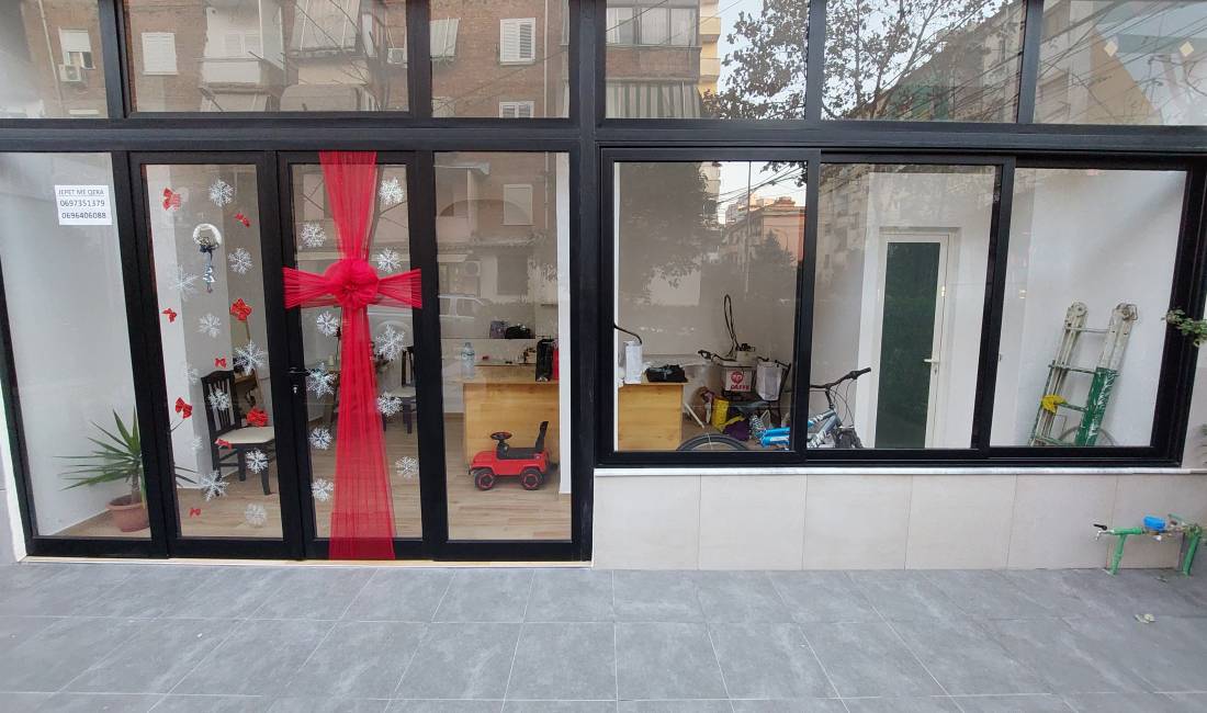 Jepet dyqan me qera perball karburant Kastrati