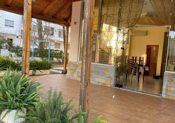 Ambient biznesi me qera 2+1 ne Durres - 50,000 Leke