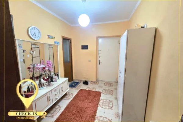 Shtepi ne shitje Apartament ne Tirane, 3+1, Mobilimi Bosh, pa mobiluar, Pagesa 175,000  Euro.