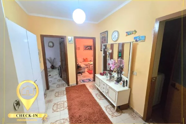 Shtepi ne shitje Apartament ne Tirane, 3+1, Mobilimi Bosh, pa mobiluar, Pagesa 175,000  Euro.