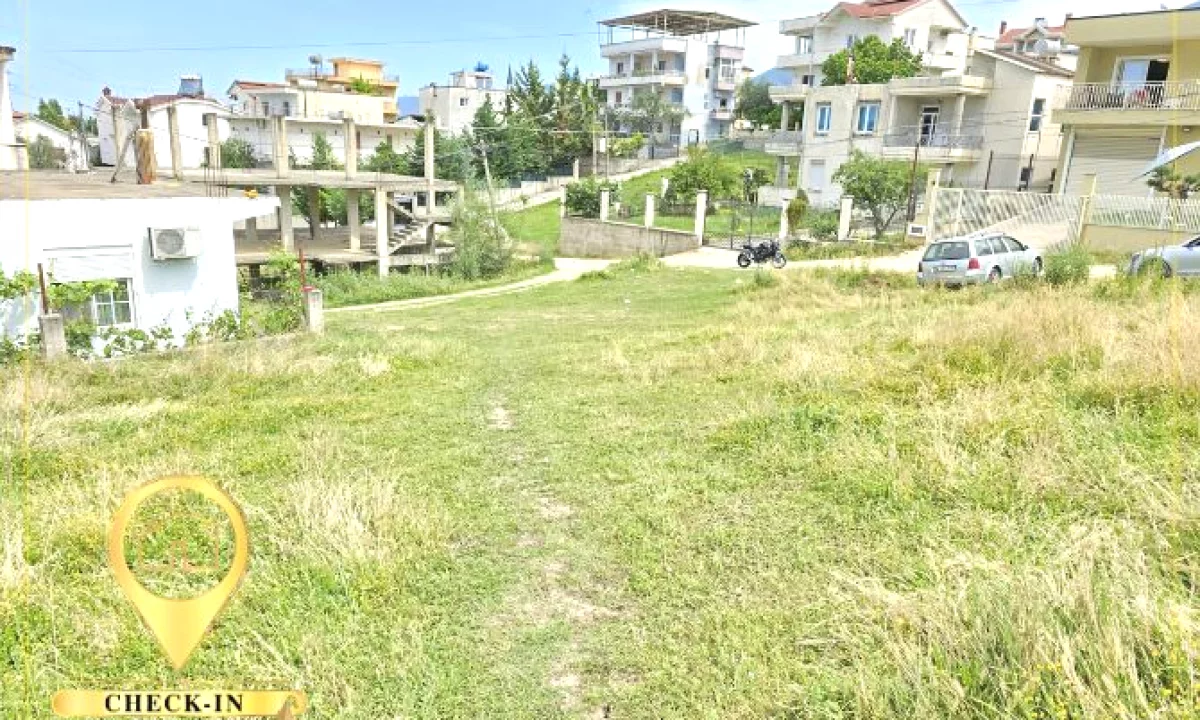 Shitet Toke e Kuqe per ndertim tek Collakt/ Farke, prane Liqenit