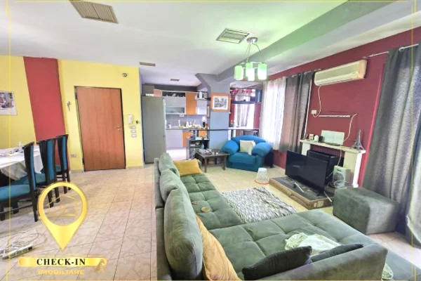 Duplex (casa a 2 piani) in vendita a Tirana 4+1, Arredato