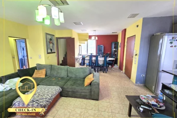 Duplex (casa a 2 piani) in vendita a Tirana 4+1, Arredato