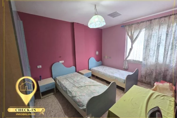 Duplex (casa a 2 piani) in vendita a Tirana 4+1, Arredato