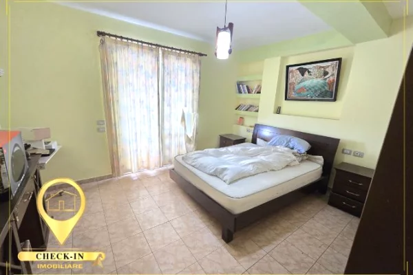 Duplex (casa a 2 piani) in vendita a Tirana 4+1, Arredato