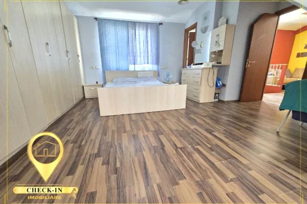Duplex (casa a 2 piani) in vendita a Tirana 4+1, Arredato
