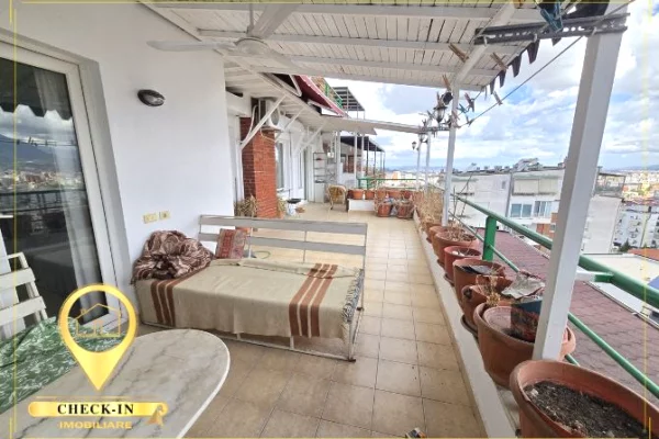 Duplex (casa a 2 piani) in vendita a Tirana 4+1, Arredato