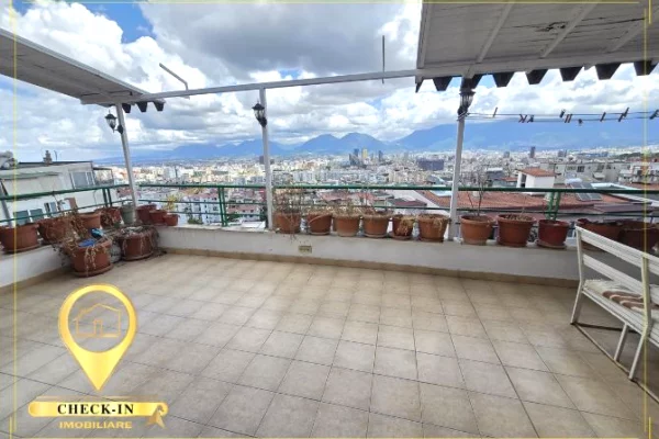 Duplex (casa a 2 piani) in vendita a Tirana 4+1, Arredato