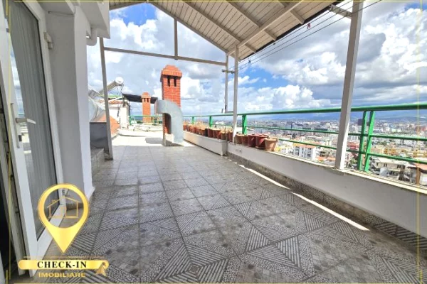 Duplex (casa a 2 piani) in vendita a Tirana 4+1, Arredato