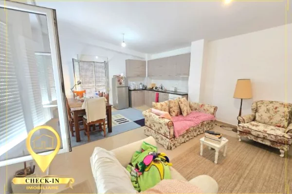 Mansarda(ultimo piano del tetto) in vendita a Tirana 2+1, Arredato