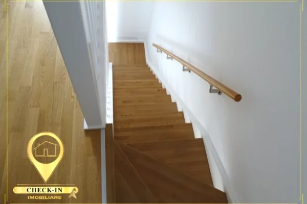 Duplex (casa a 2 piani) in vendita a Durazzo 3+1, Arredato