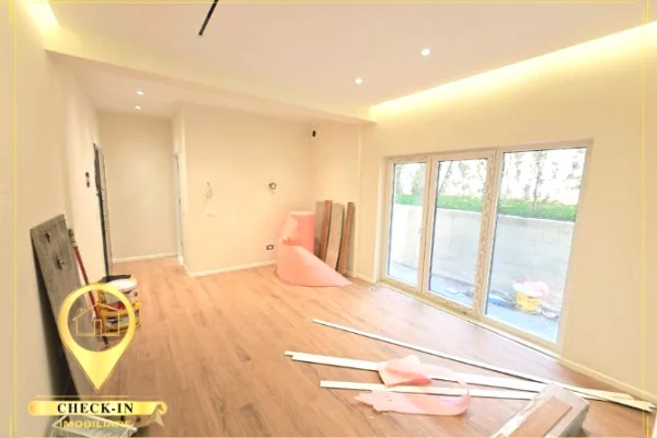 Shitet apartament 1+1 me oborr ne Ali Dem, afer Kompleksit Kontakt Mangalem