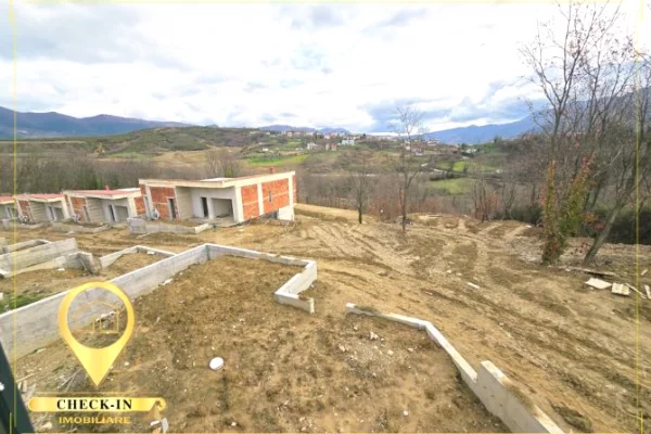 Shtepi ne shitje Vila Luksoze ne Tirane, 3+1, Mobilimi Bosh, pa mobiluar, Pagesa 480,000  Euro.