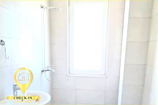 Shtepi me qera Apartament ne Tirane, 3+1, Mobilimi Bosh, pa mobiluar, Pagesa 55,000  Leke.