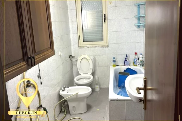 Shtepi ne shitje Apartament ne Tirane, 3+1, Mobilimi Bosh, pa mobiluar, Pagesa 150,000  Euro.
