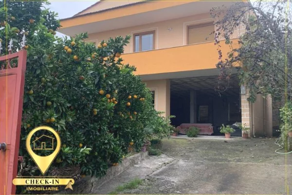 Shtepi ne shitje Vila Luksoze ne Tirane, 4+1, Mobilimi Pjeserisht e mobiluar, Pagesa 250,000  Euro.