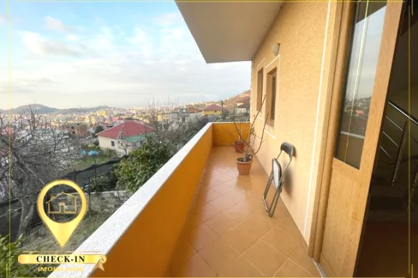 Shtepi ne shitje Vila Luksoze ne Tirane, 4+1, Mobilimi Pjeserisht e mobiluar, Pagesa 250,000  Euro.