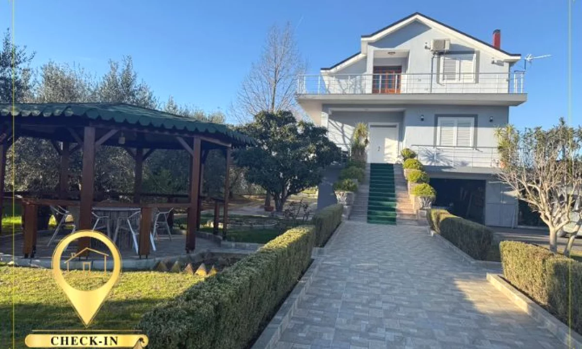 Shitet 10,000 m2 toke + vile ne Vore