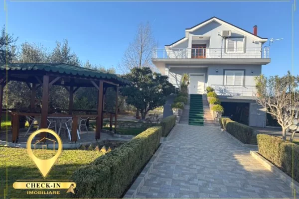 Shitet 10,000 m² toke + vile ne Vore