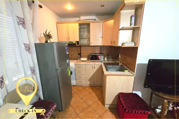 Shtepi me qera Apartament ne Tirane, 1+1, Mobilimi E mobiluar, Pagesa 40,000  Leke.