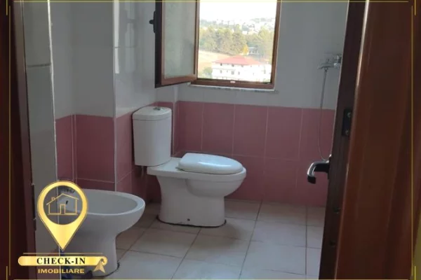 Shtepi ne shitje Apartament ne Tirane, 1+1, Mobilimi E mobiluar, Pagesa 85,000  Euro.