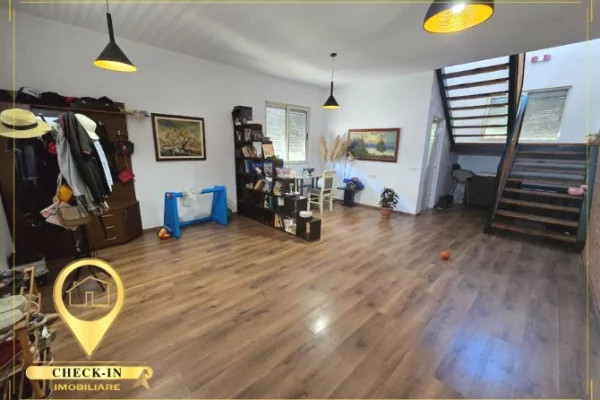 Shtepi ne shitje Vila Luksoze ne Tirane, 3+1, Mobilimi E mobiluar, Pagesa 350,000  Euro.