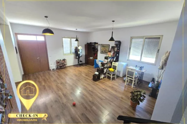 Shtepi ne shitje Vila Luksoze ne Tirane, 3+1, Mobilimi E mobiluar, Pagesa 350,000  Euro.