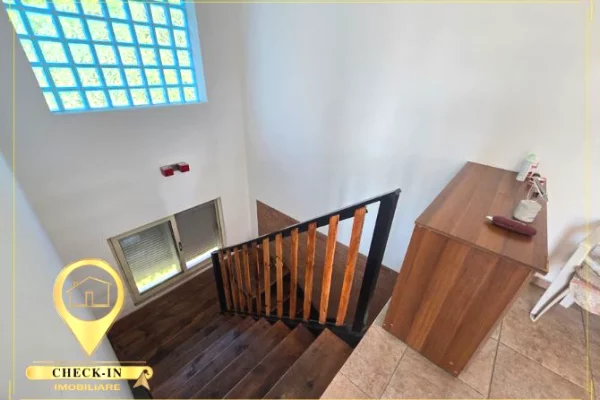 Shtepi ne shitje Vila Luksoze ne Tirane, 3+1, Mobilimi E mobiluar, Pagesa 350,000  Euro.