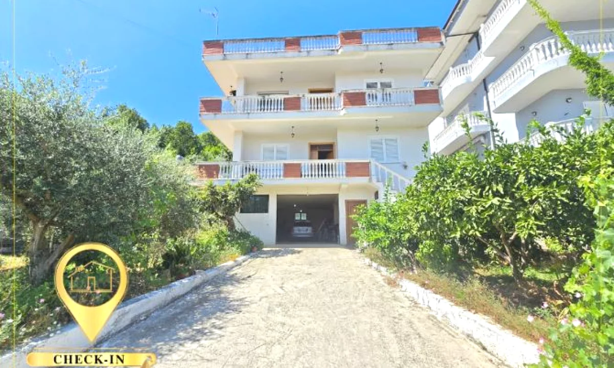 Shtepi ne shitje Vila Luksoze ne Tirane, 3+1, Mobilimi E mobiluar, Pagesa 350,000  Euro.
