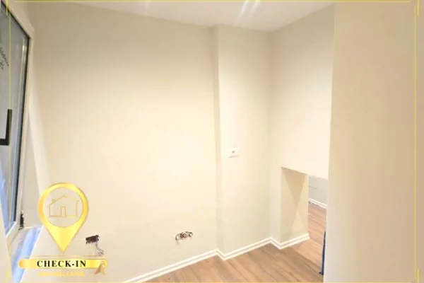 Shtepi ne shitje Apartament ne Tirane, Garsoniere, Mobilimi Bosh, pa mobiluar, Pagesa 10,000,000  Leke.