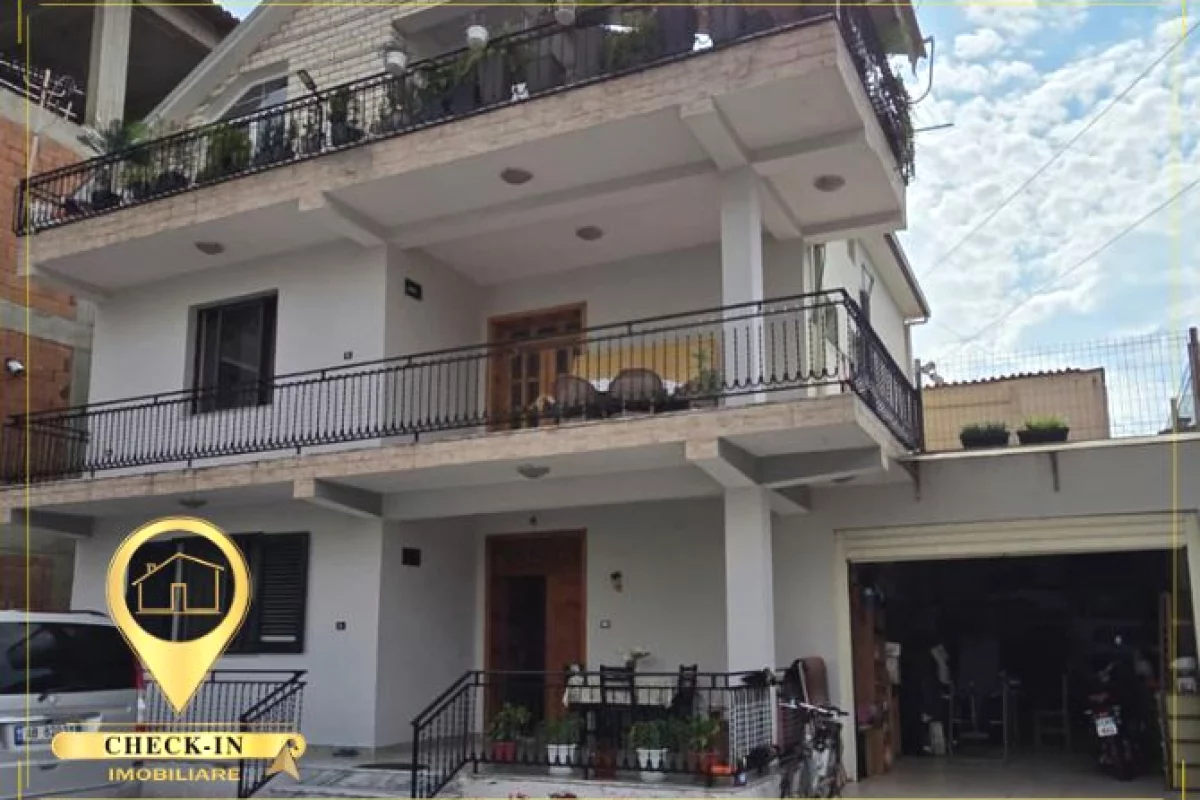Shtepi ne shitje Vila Luksoze ne Tirane, 4+1, Mobilimi E mobiluar, Pagesa 750,000  Euro.