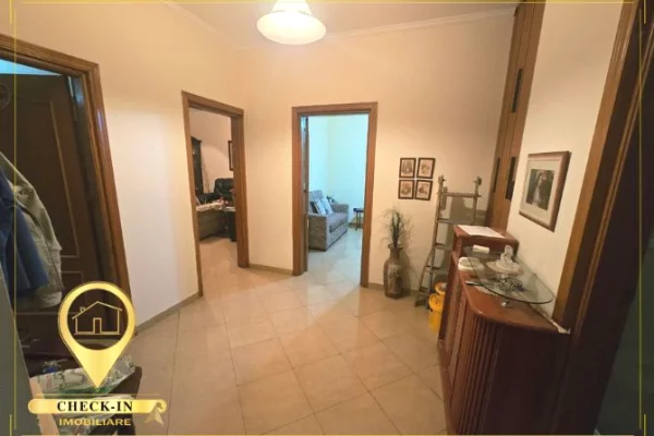 Shtepi ne shitje Apartament ne Tirane, 2+1, Mobilimi Pjeserisht e mobiluar, Pagesa 22,600,000  Leke.
