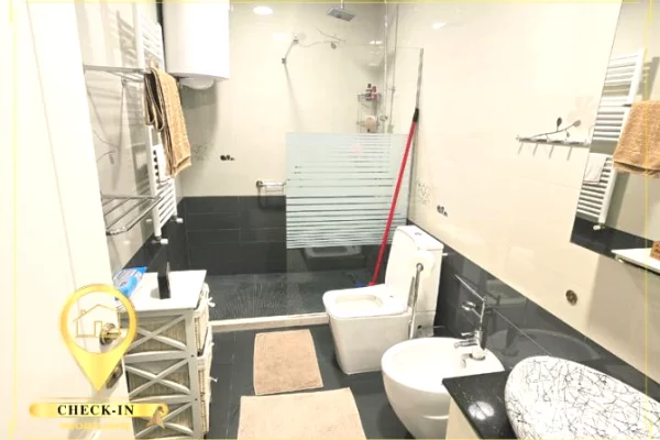 Shtepi me qera Apartament ne Tirane, 2+1, Mobilimi E mobiluar, Pagesa 2,000  Euro.