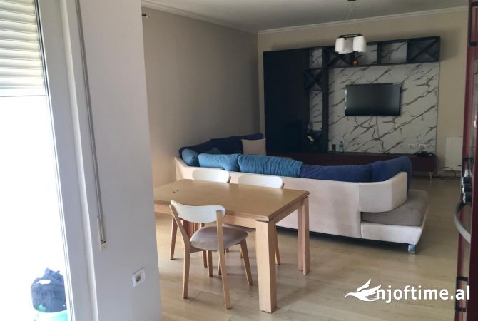 Jepet me qira apartament 2+1, tek Rr. Hamdi Sina, kati I trete super apartament