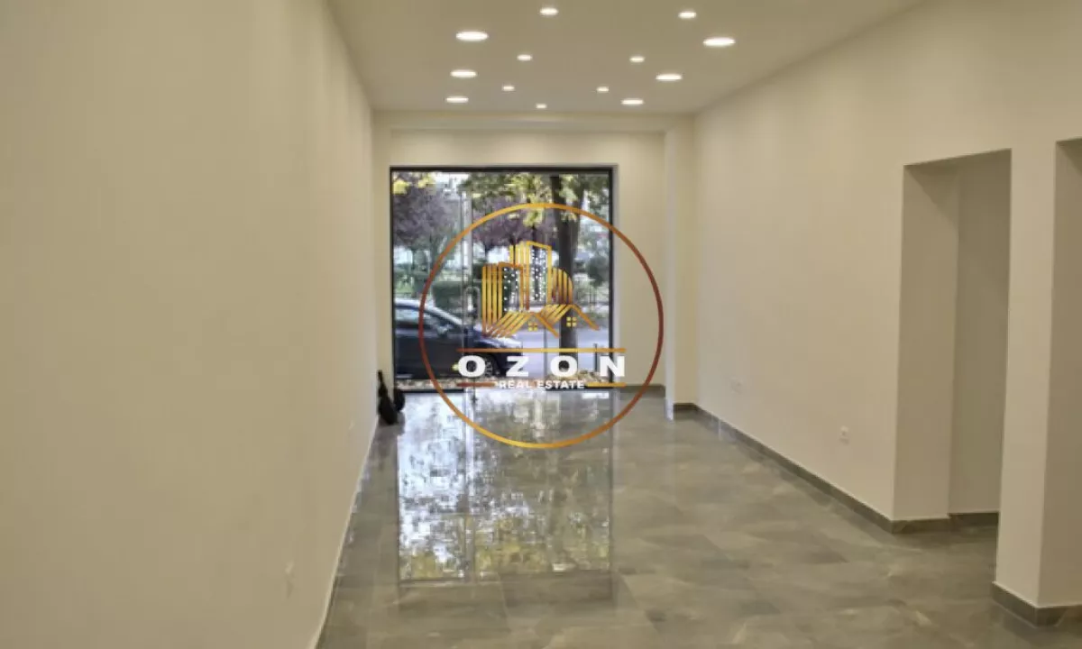 Dyqan per Shitje – Buze Rruges Kryesore, prane Stadiumit Dinamo!