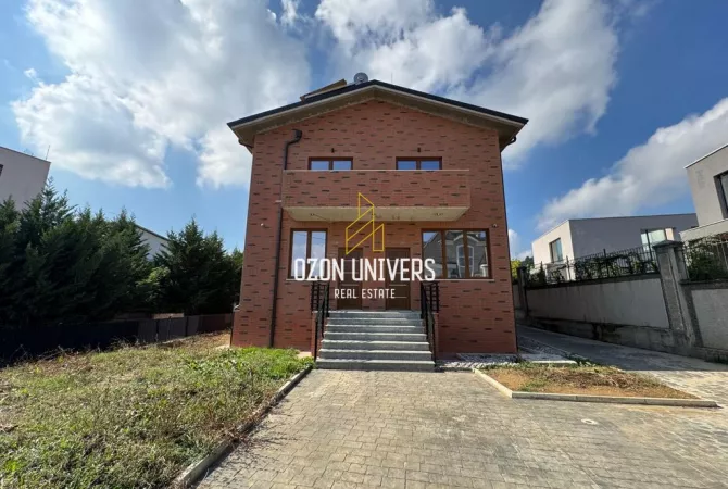 Shtepi me qera Apartament ne Tirane, 6+1, Mobilimi Bosh, pa mobiluar, Pagesa 4,500  Euro.