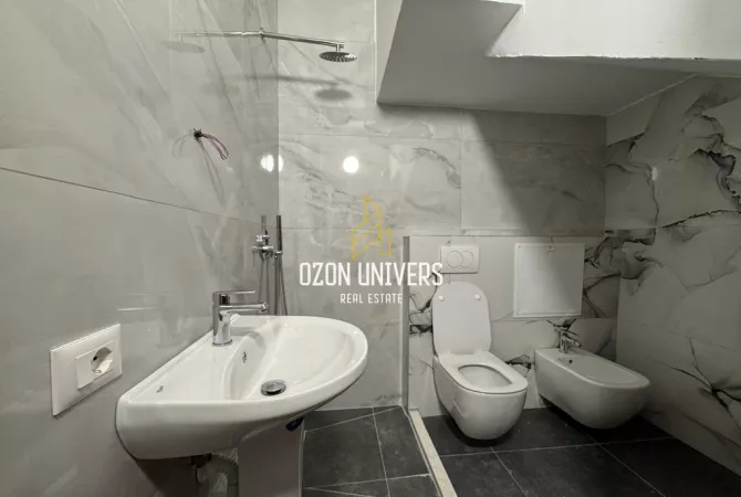 Shtepi me qera Apartament ne Tirane, 6+1, Mobilimi Bosh, pa mobiluar, Pagesa 4,500  Euro.