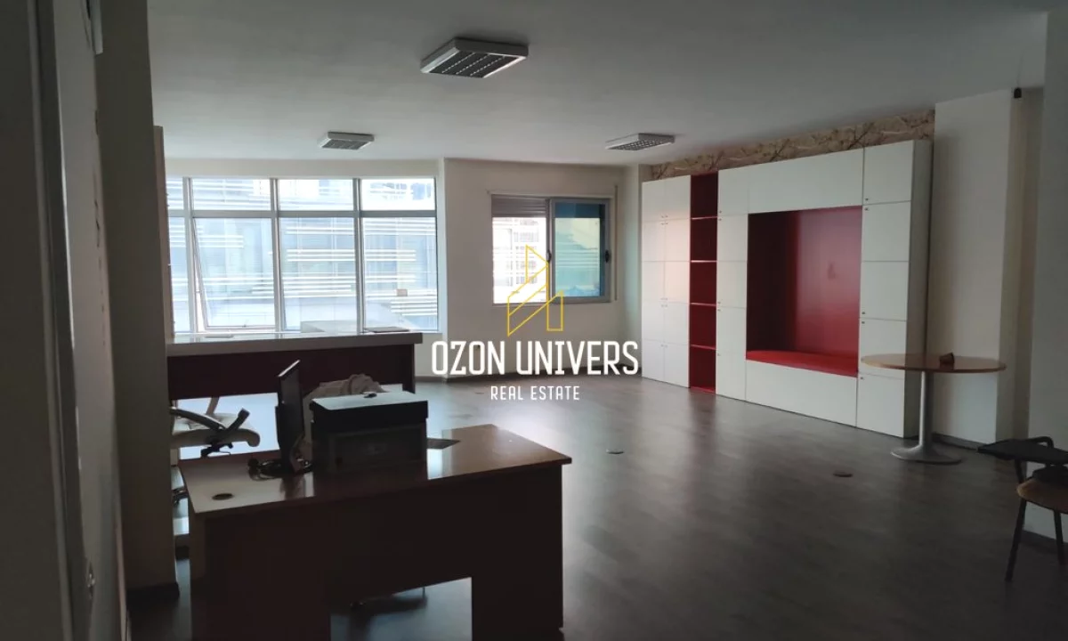 Ambient biznesi per qira, perball Casa Italia!