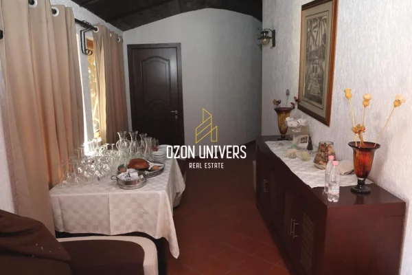 Duplex (casa a 2 piani) in vendita a Berat 6+1, Arredato