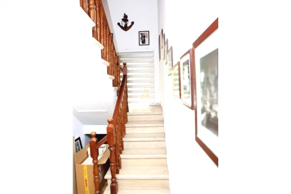 Duplex (casa a 2 piani) in vendita a Berat 6+1, Arredato