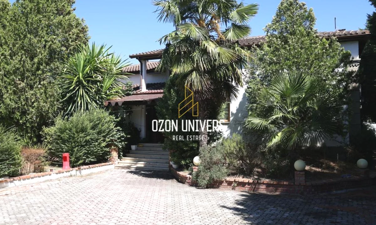 Duplex (casa a 2 piani) in vendita a Berat 6+1, Arredato