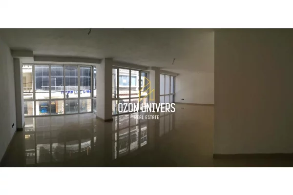 Ambient Biznesi për shitje tek Porti, Durrës