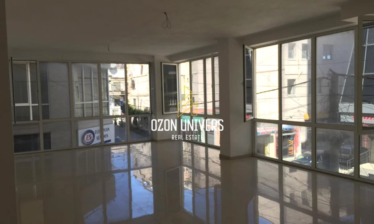 2 Ambiente Biznesi per shitje tek Porti, Durres